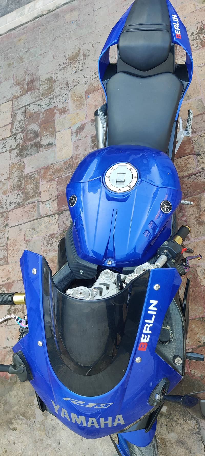YAMAHA R1M 9