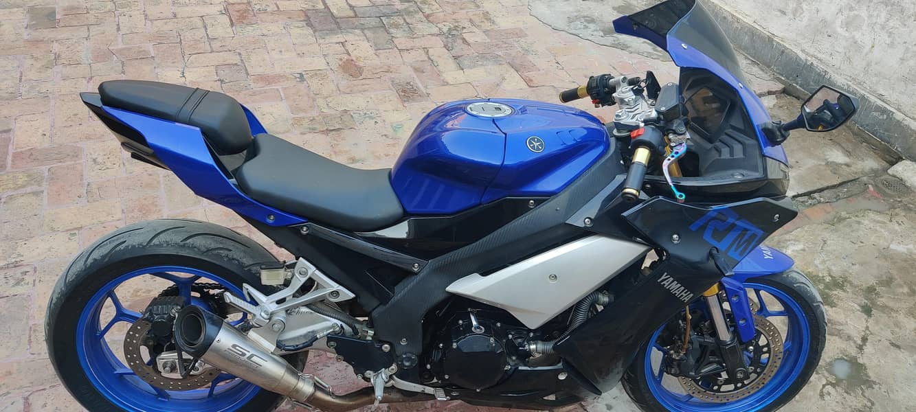 YAMAHA R1M 11