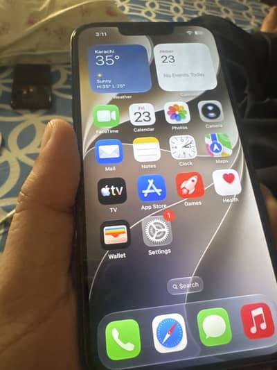 Apple iPhone 13 in almost 10/10 condition
