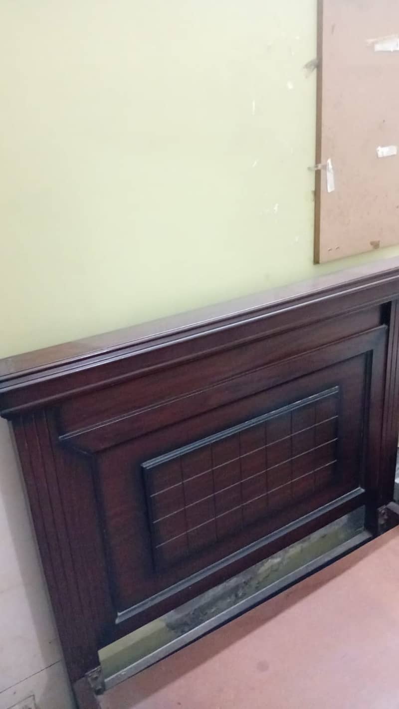 2 Single beds Solid wood in good condition 8