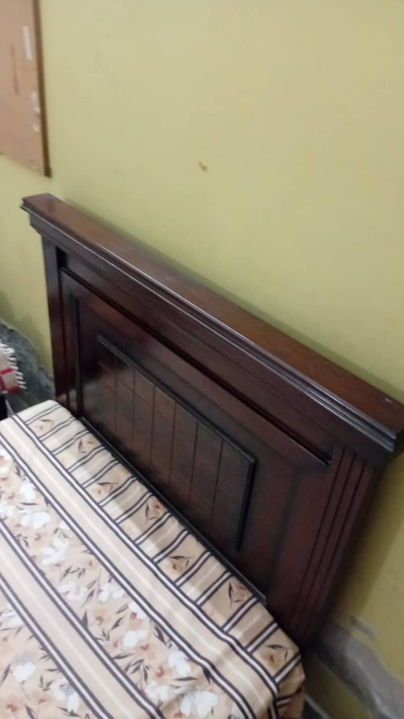 2 Single beds Solid wood in good condition 6