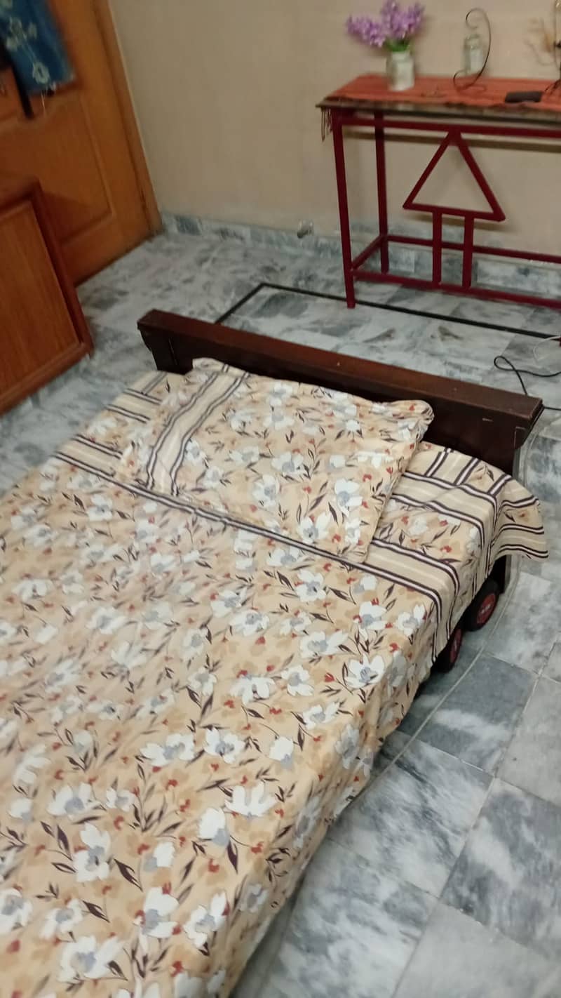 2 Single beds Solid wood in good condition 7