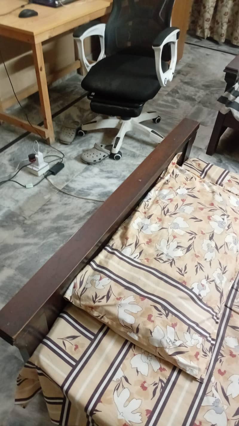 2 Single beds Solid wood in good condition 2