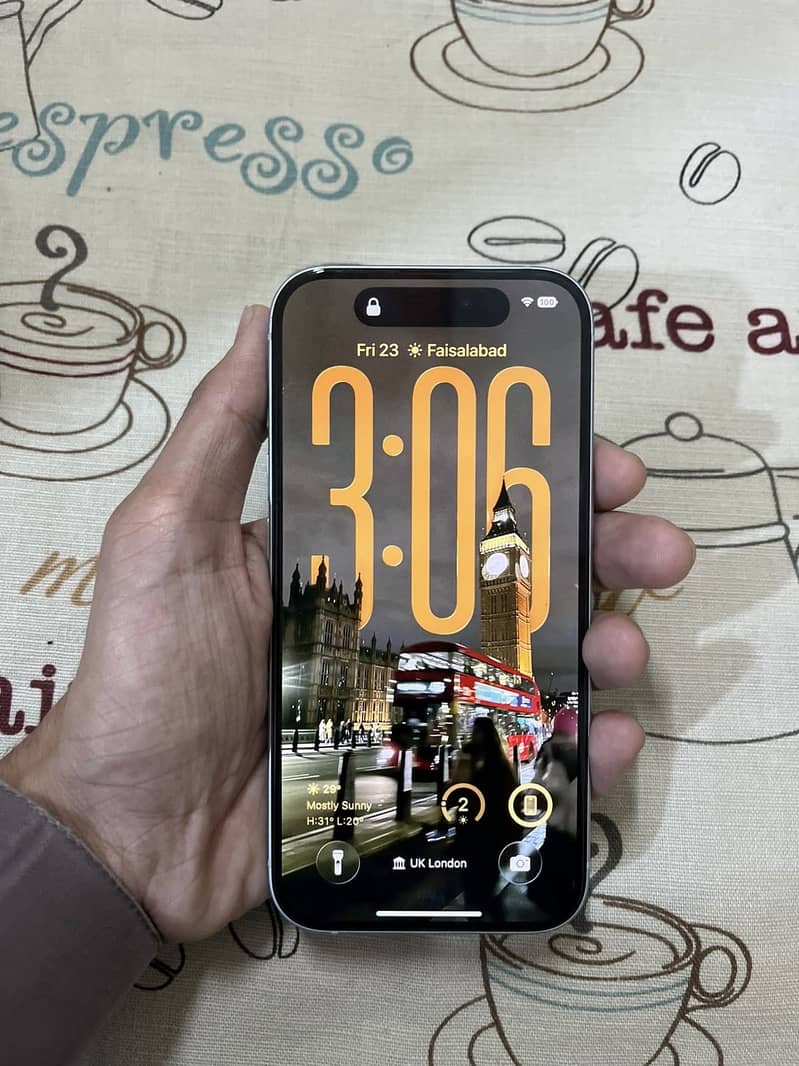 Apple iPhone 15 2