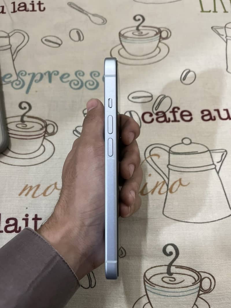 Apple iPhone 15 5