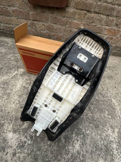 Cg 125 Genuine Seat honda !