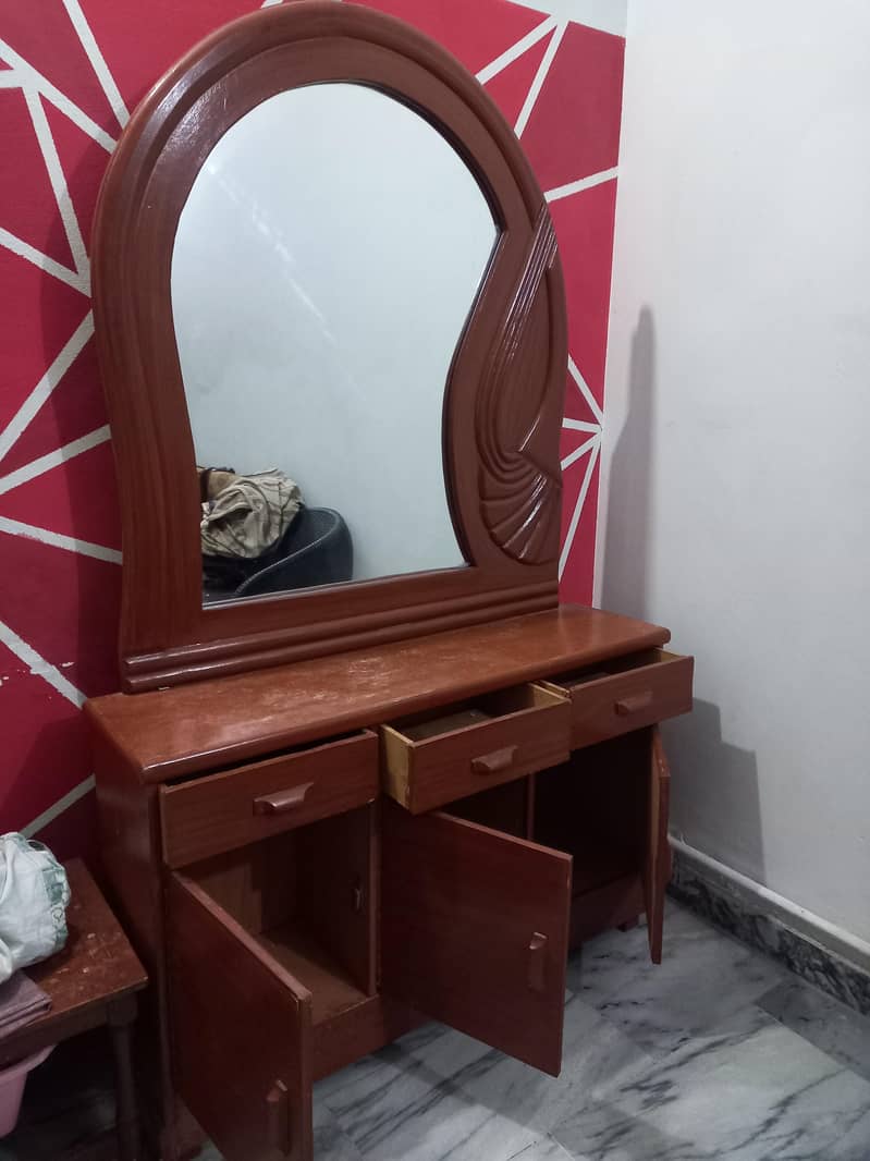 Dressing Table 3