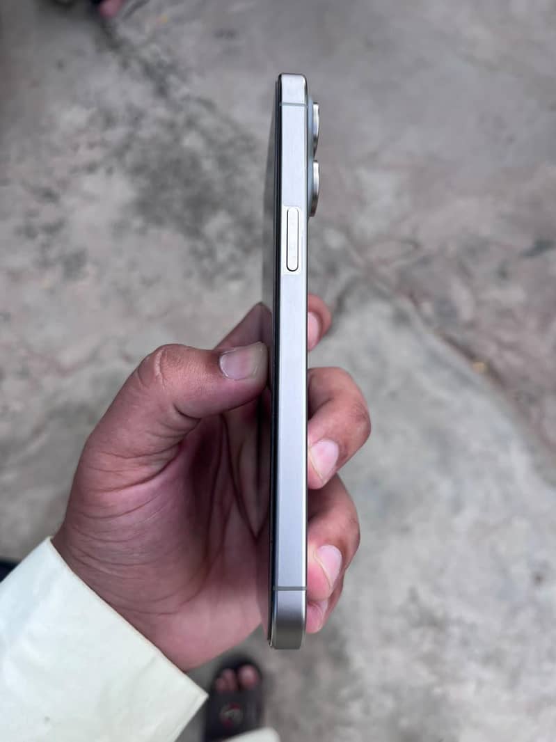 Apple iPhone 15 Pro Max 0