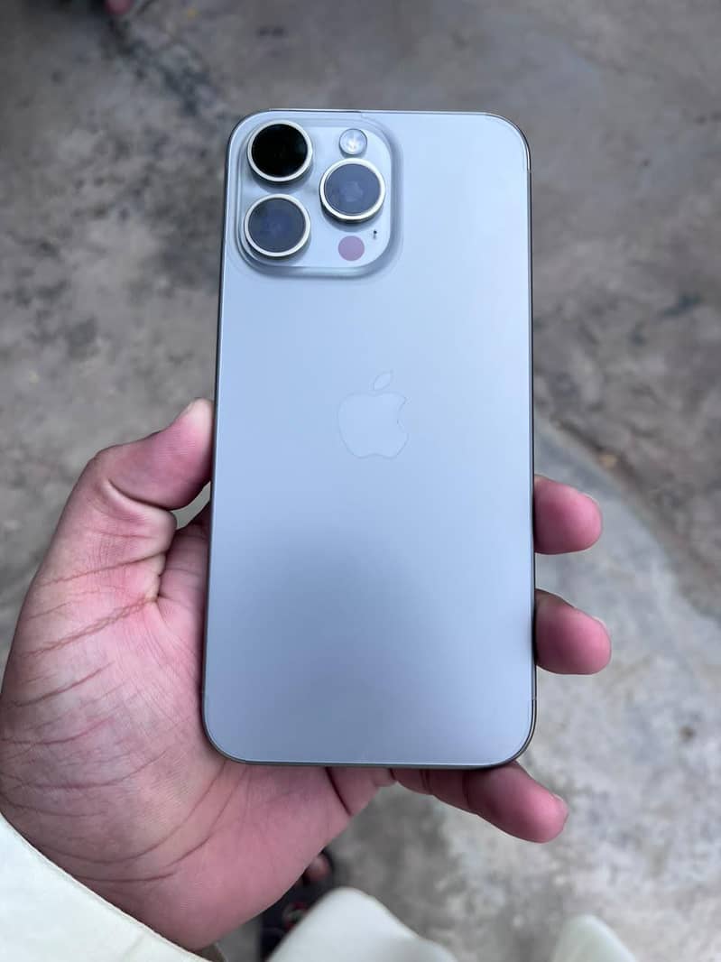 Apple iPhone 15 Pro Max 1