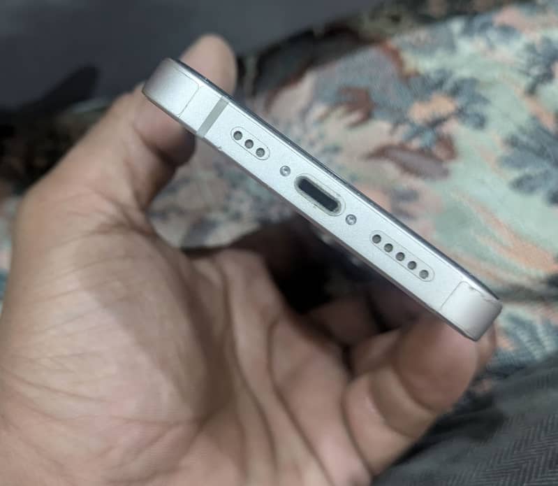 Apple iPhone 13 4