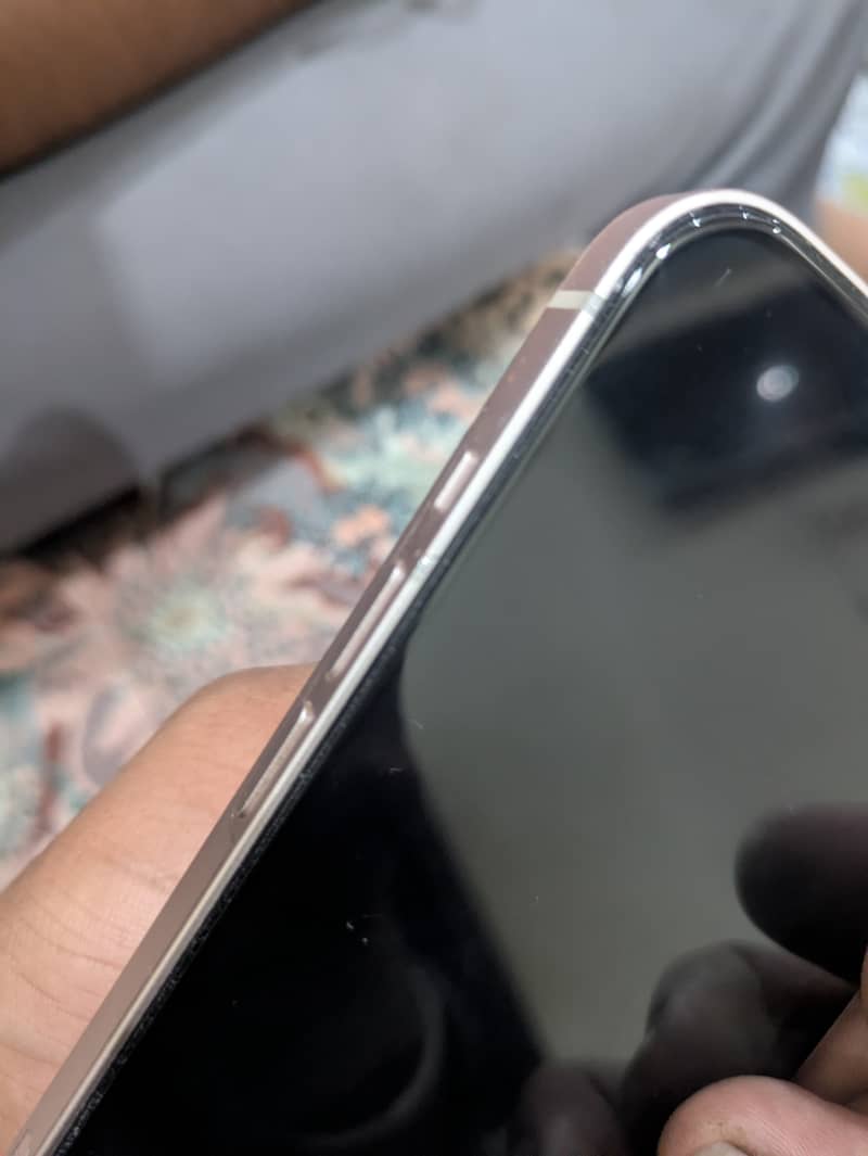 Apple iPhone 13 6
