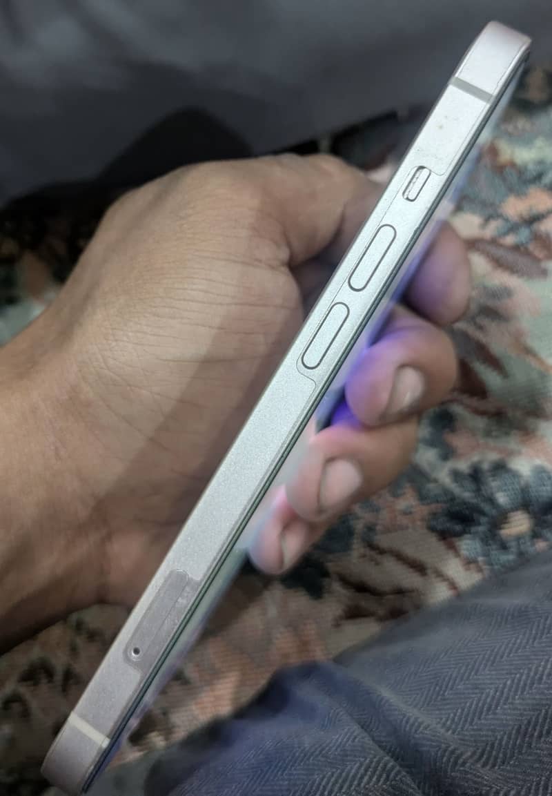 Apple iPhone 13 7