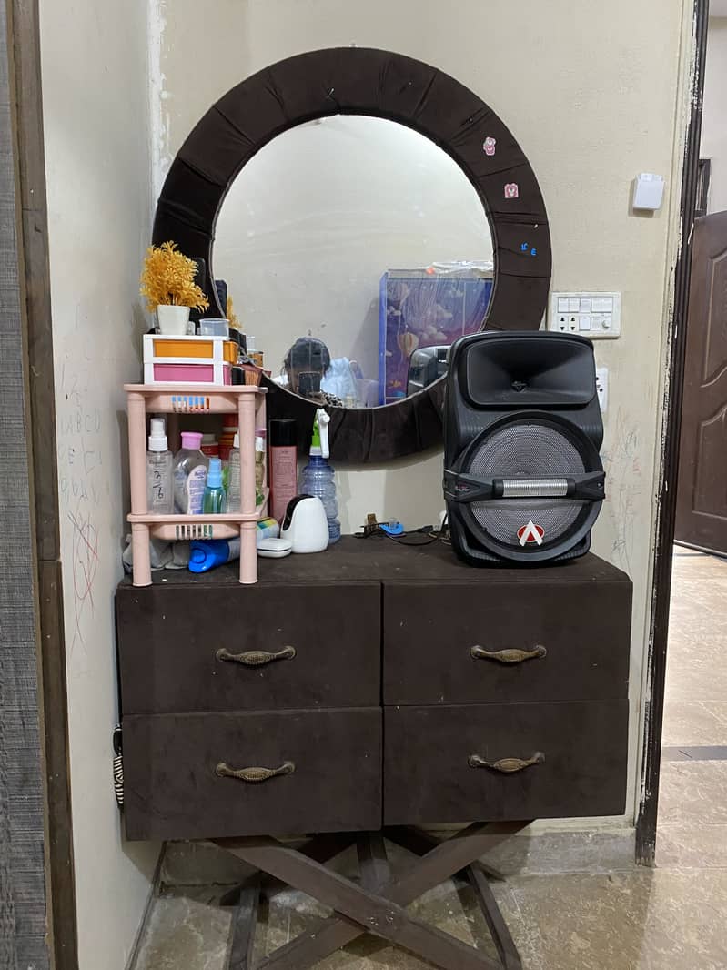 Dressing table 0