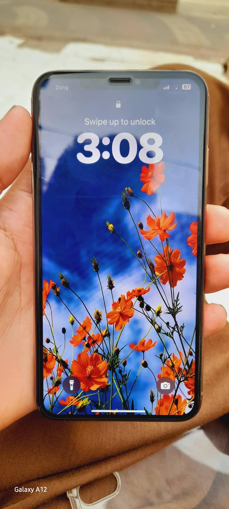 Apple iPhone XS Max 3
