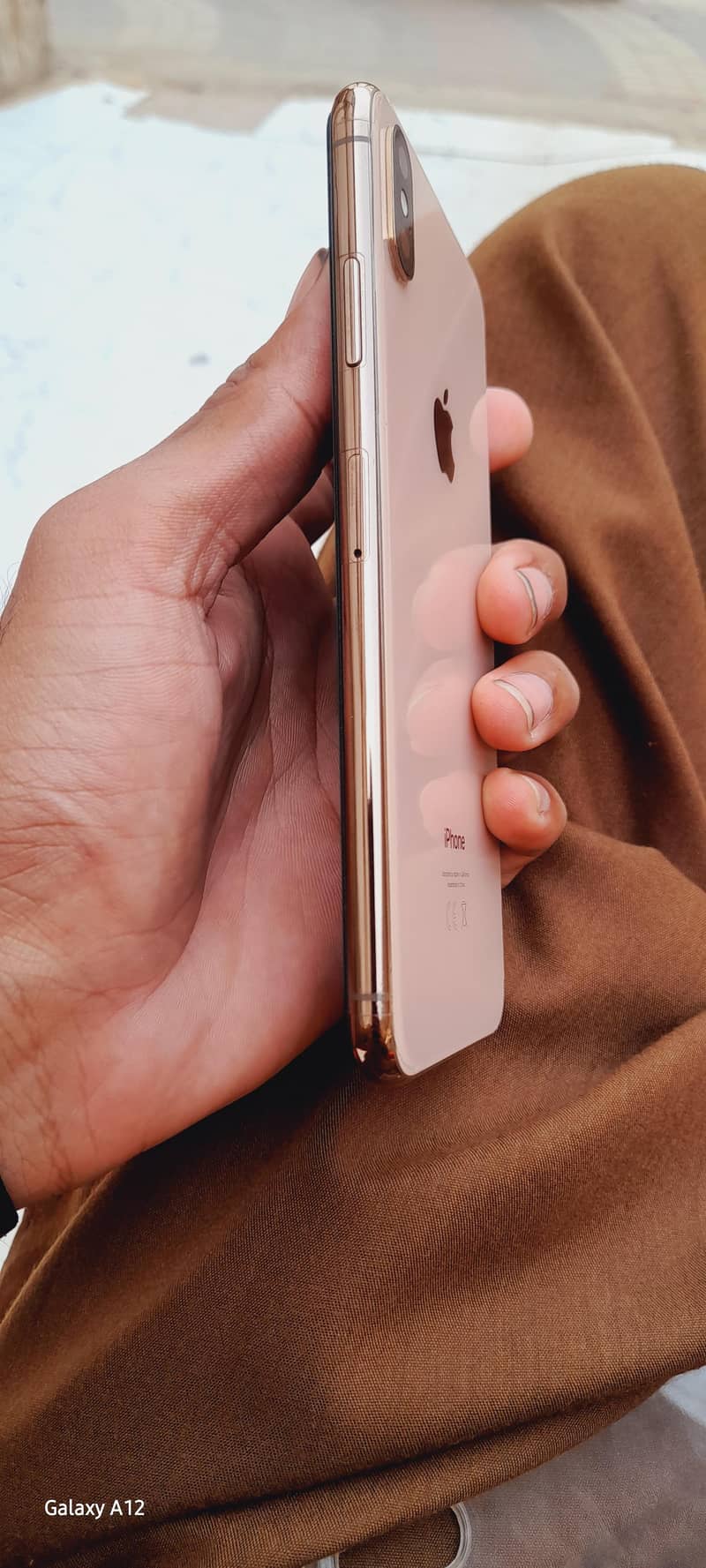 Apple iPhone XS Max 4