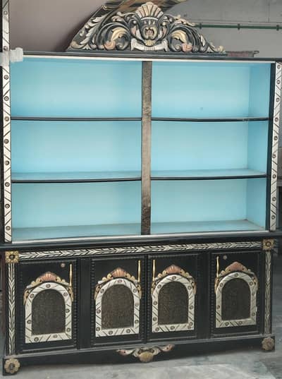 Showcase Almari old like new