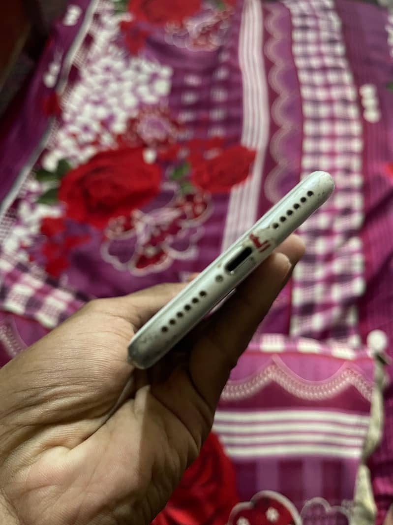 Apple iPhone 8 1