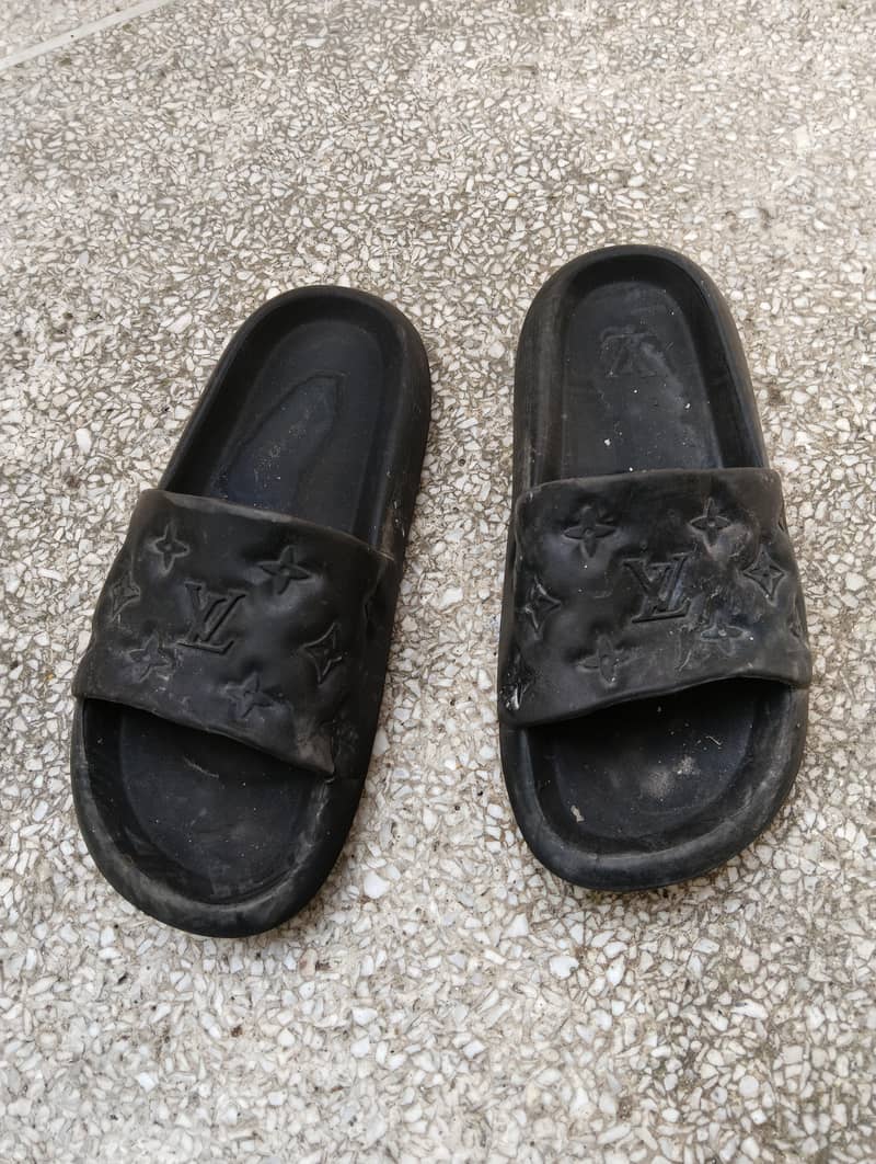 LV slippers 0