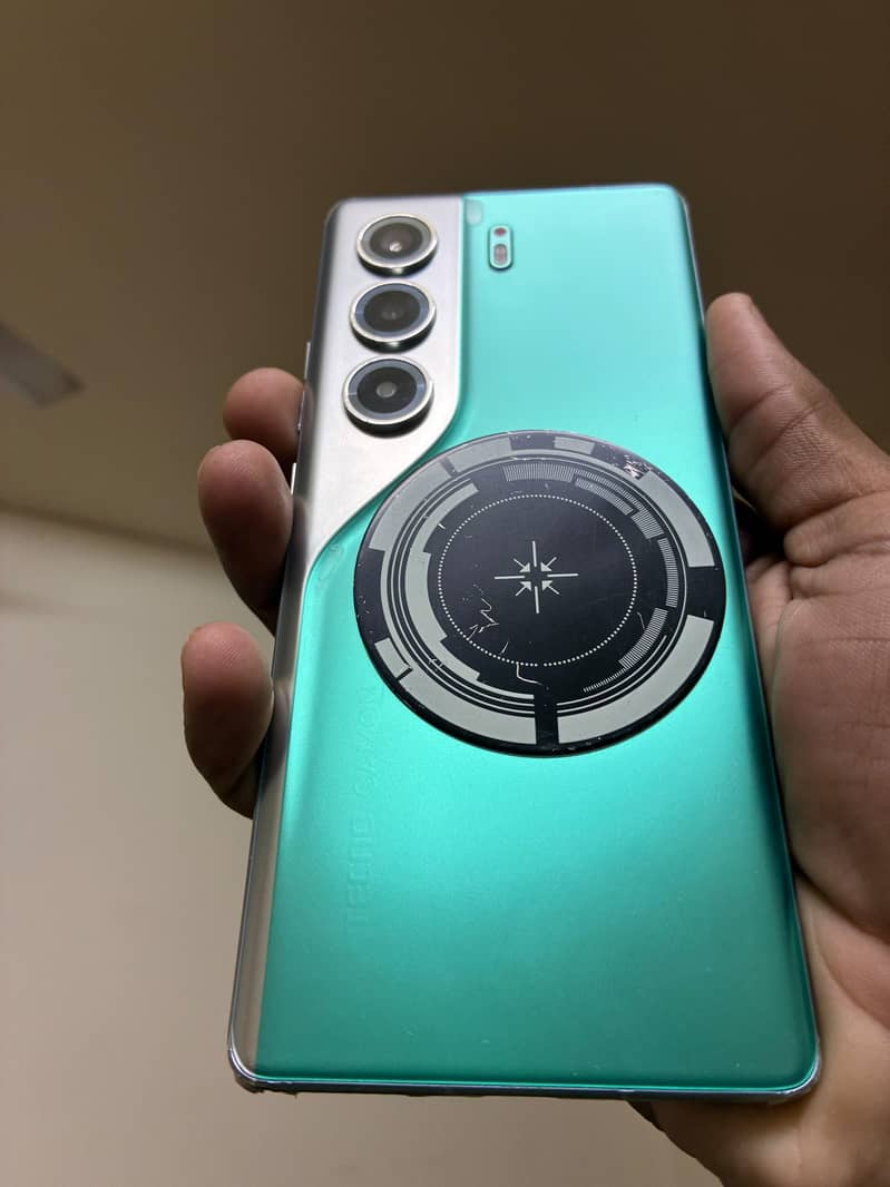 Tecno CAMON 40 Pro 0