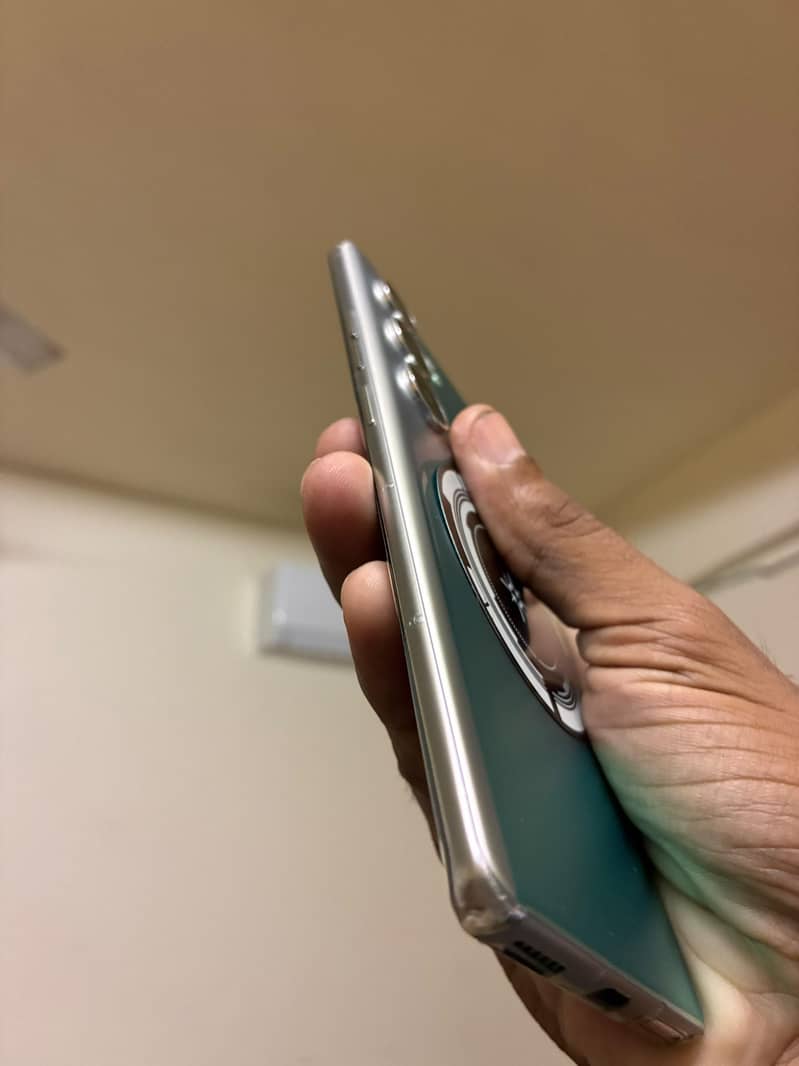 Tecno CAMON 40 Pro 1