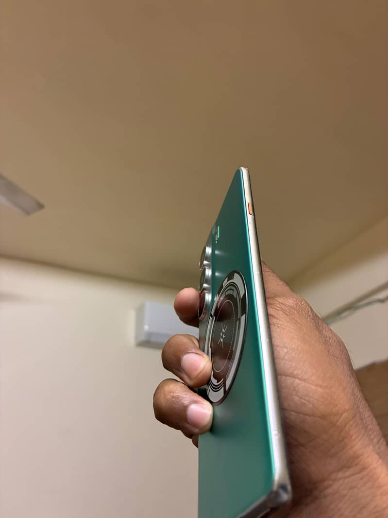 Tecno CAMON 40 Pro 2