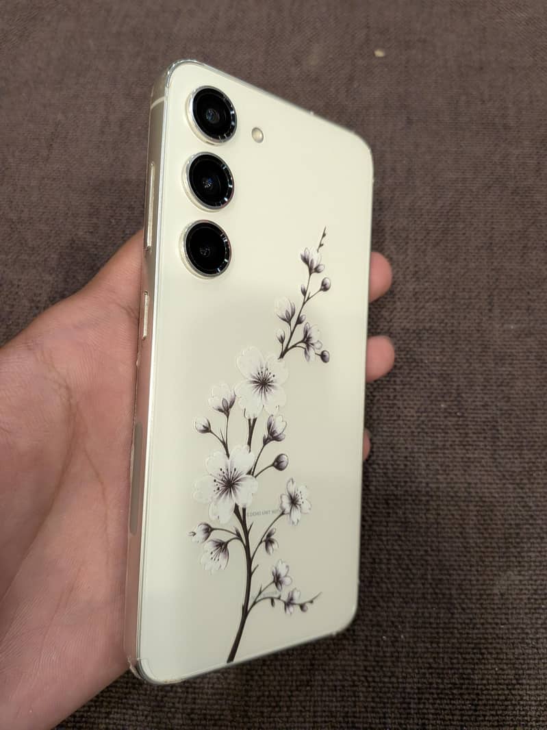 Samsung S23 3