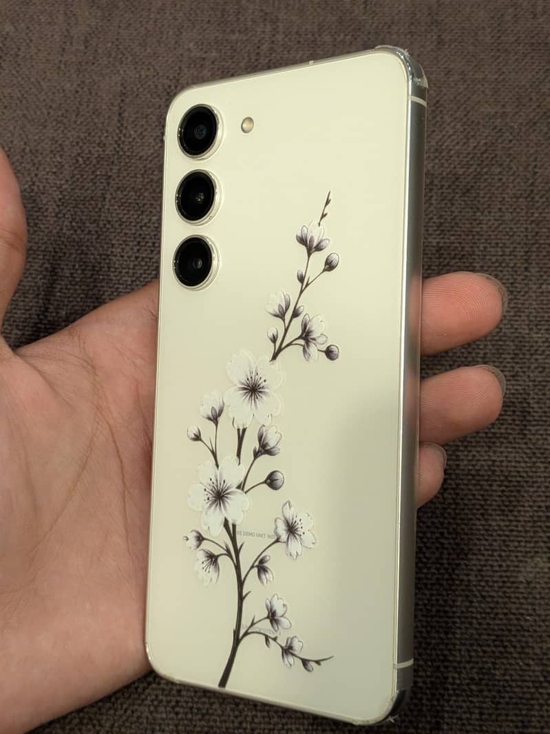 Samsung S23 4