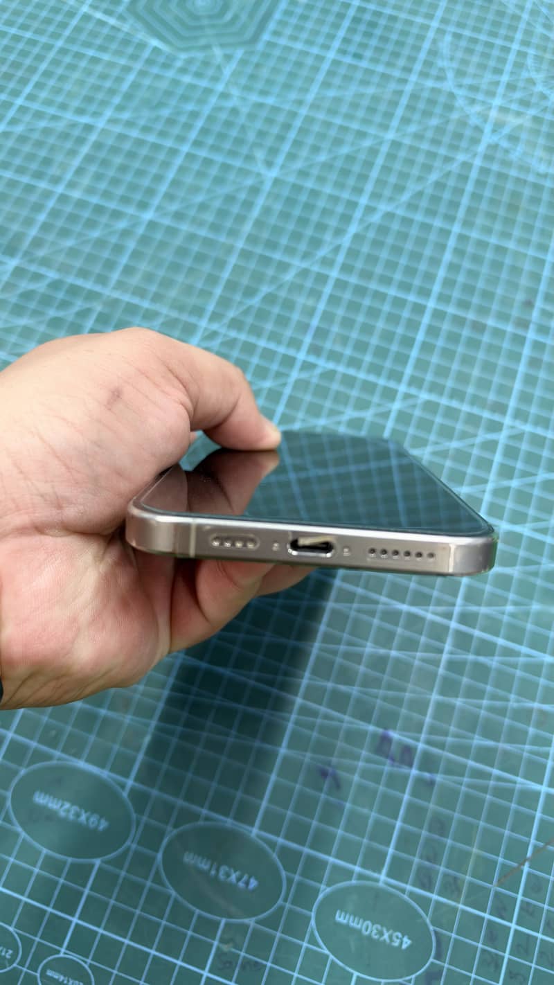 Apple iPhone 16 Pro Max 3