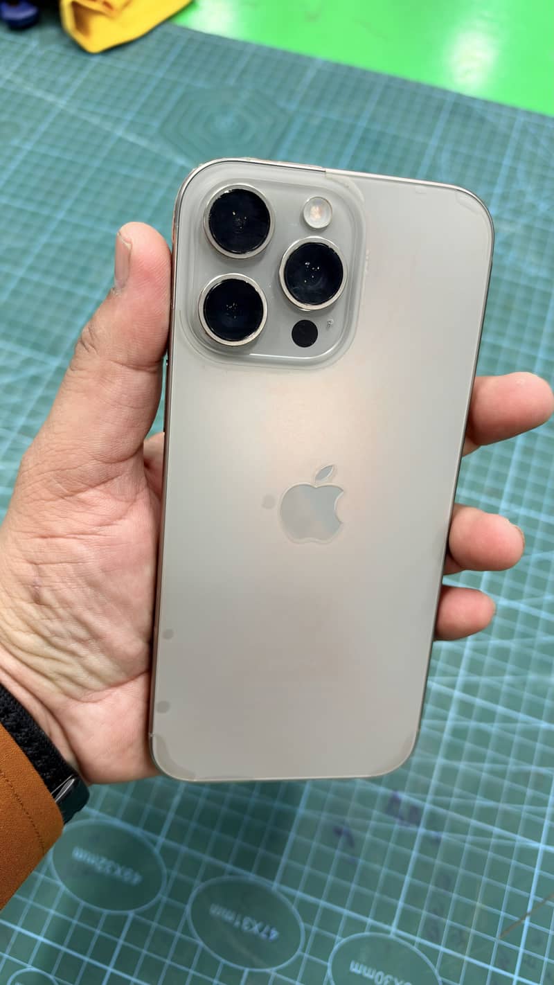 Apple iPhone 16 Pro Max 7