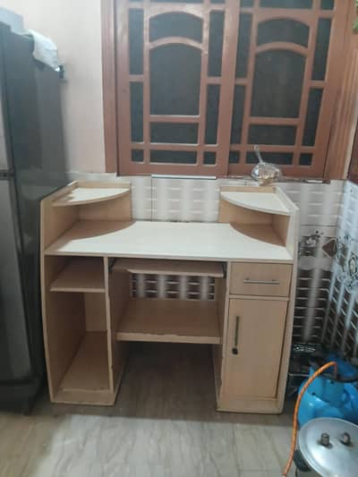 computer table and trolly for sale