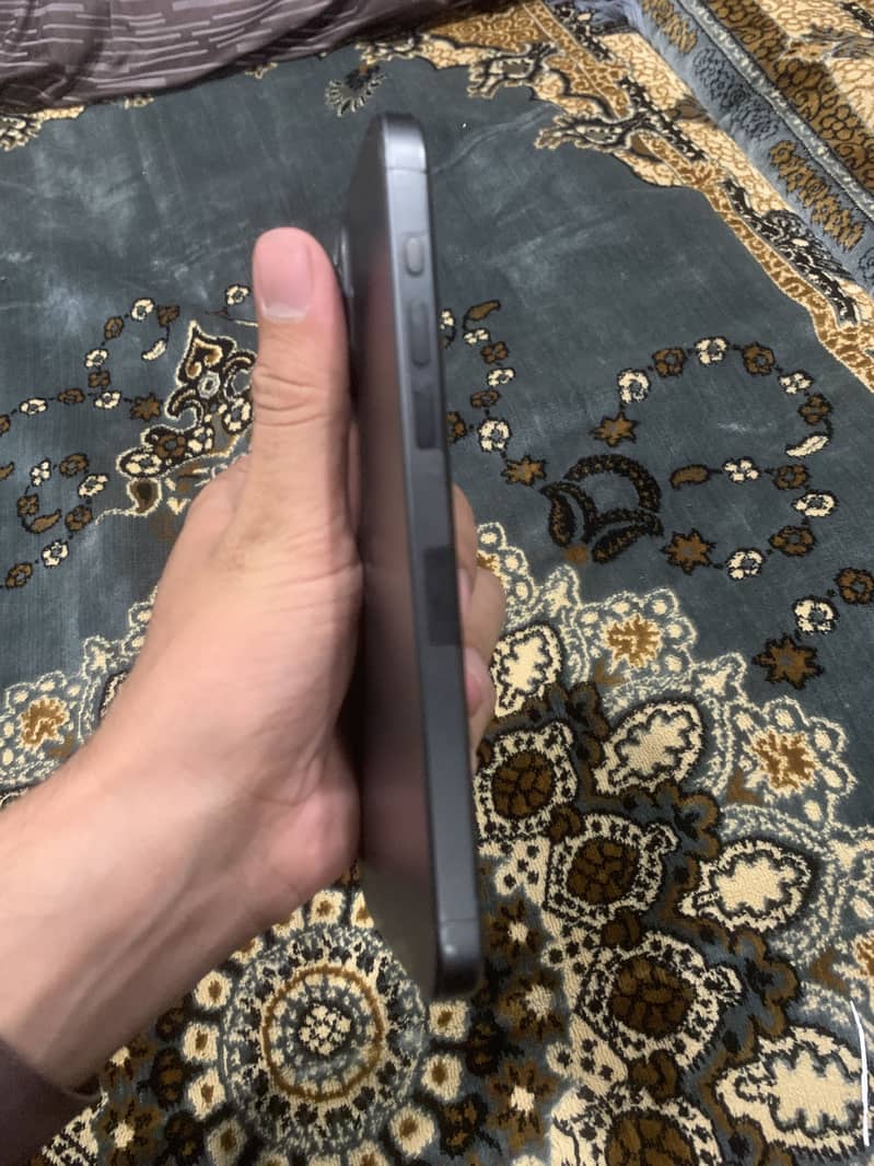 Apple iPhone 15 Pro Max 2