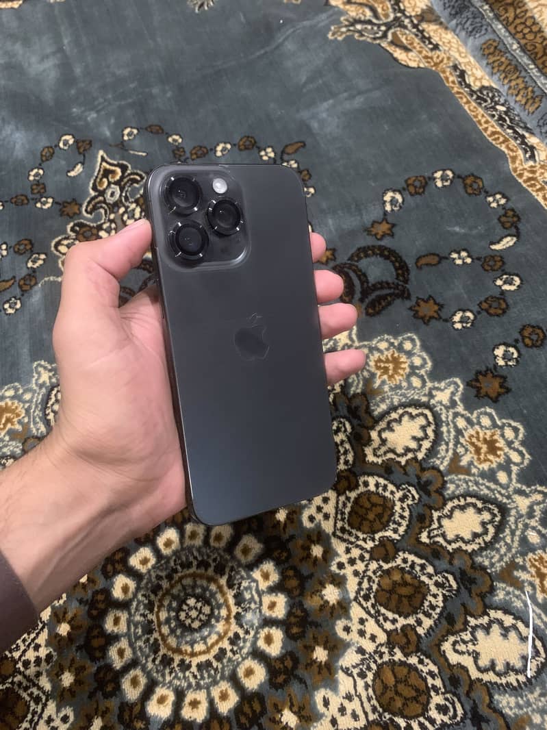Apple iPhone 15 Pro Max 4
