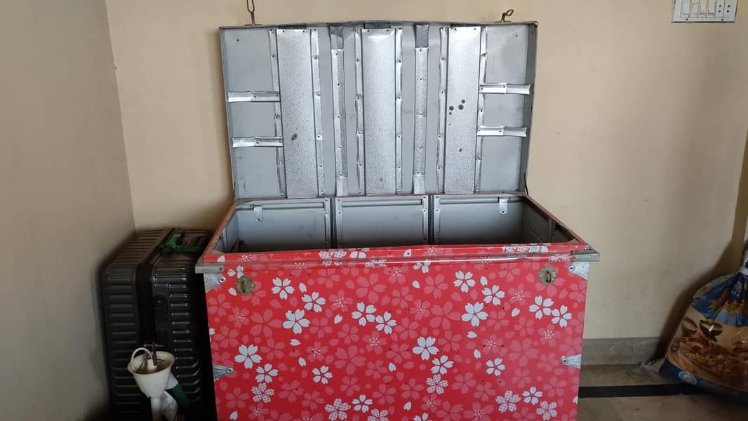 Iron Trunk Storage 0