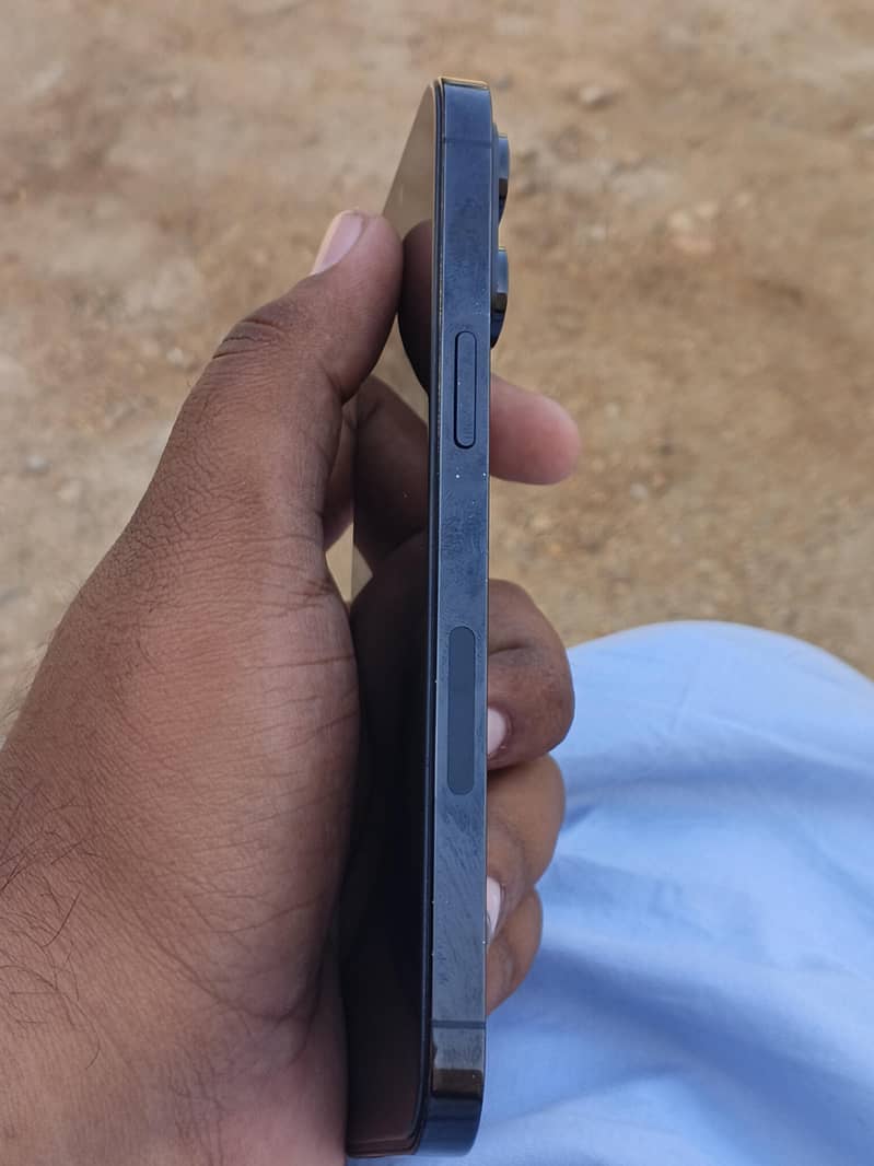 Apple iPhone 14 Pro Max 4