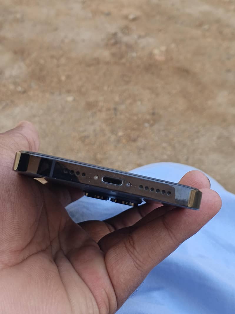Apple iPhone 14 Pro Max 6