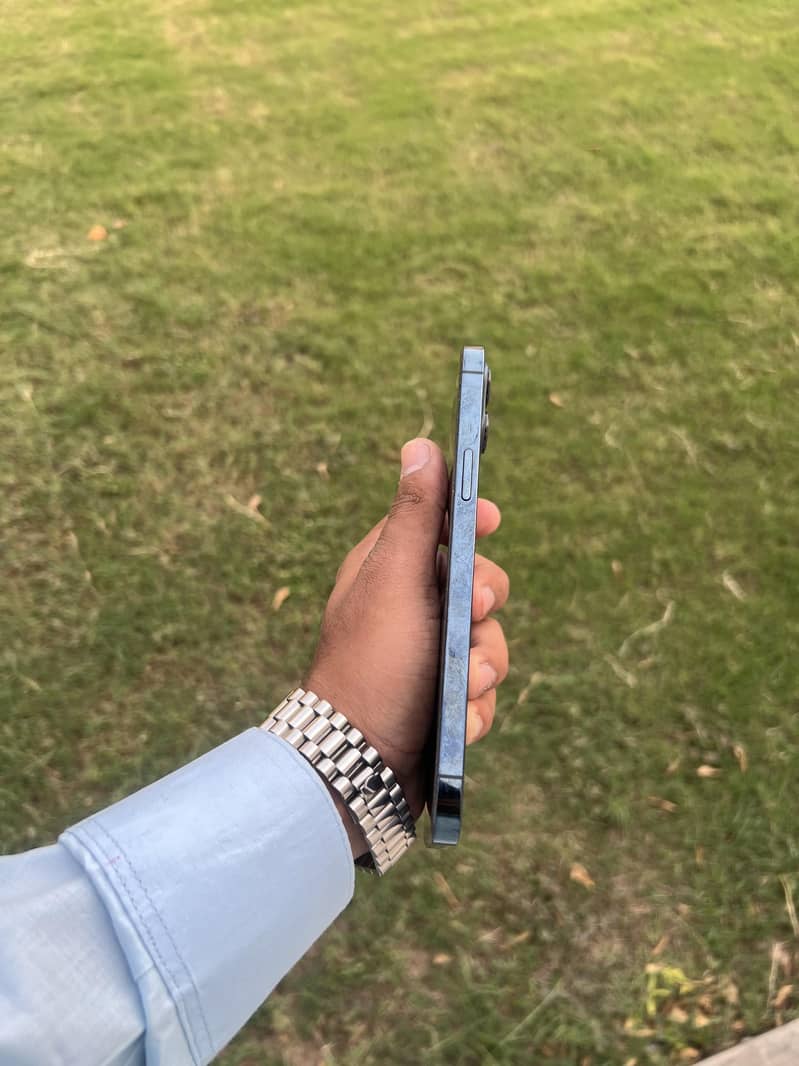 Apple iPhone 12 Pro Max 4