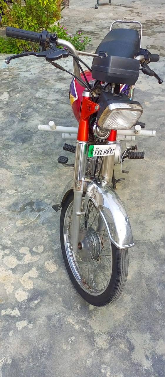 صاف ستھرا موٹر سائیکل ہے 2