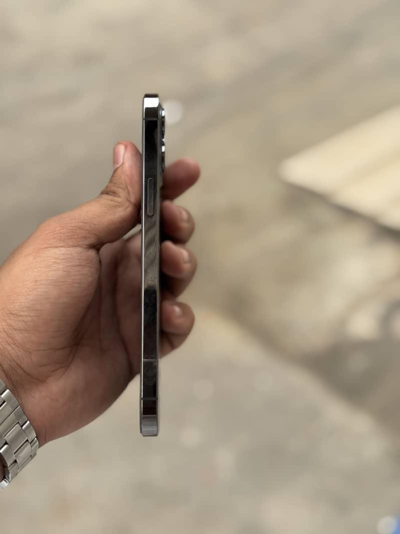 Apple iPhone 12 Pro Max 4