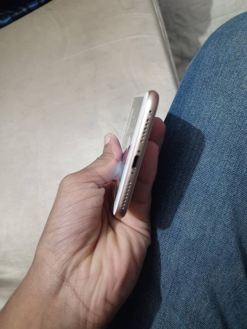 Apple iPhone 8 Plus 4