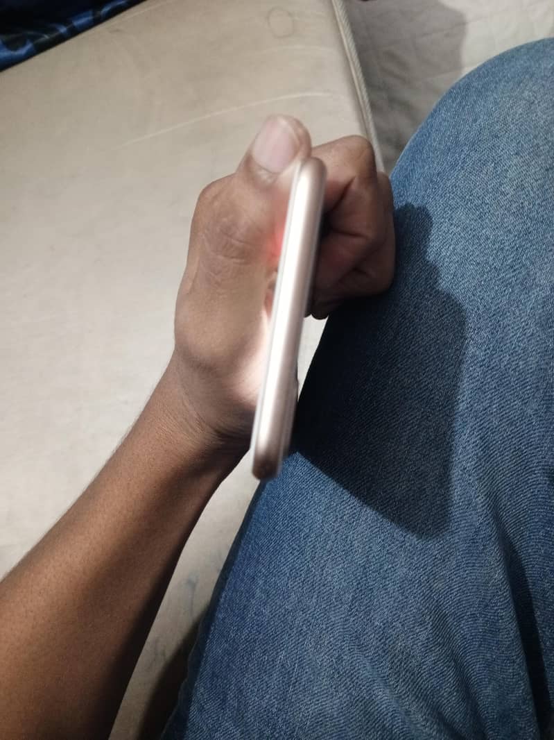 Apple iPhone 8 Plus 5