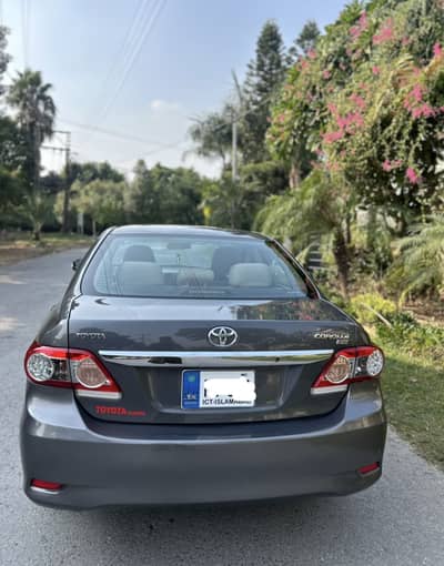 Toyota Corolla GLI 2011 model 1st owner sides showered due to fadeness
