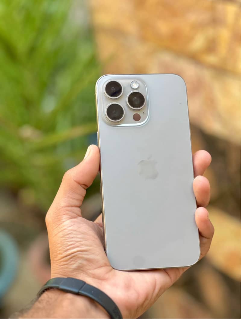 Apple iPhone 15 Pro Max 1