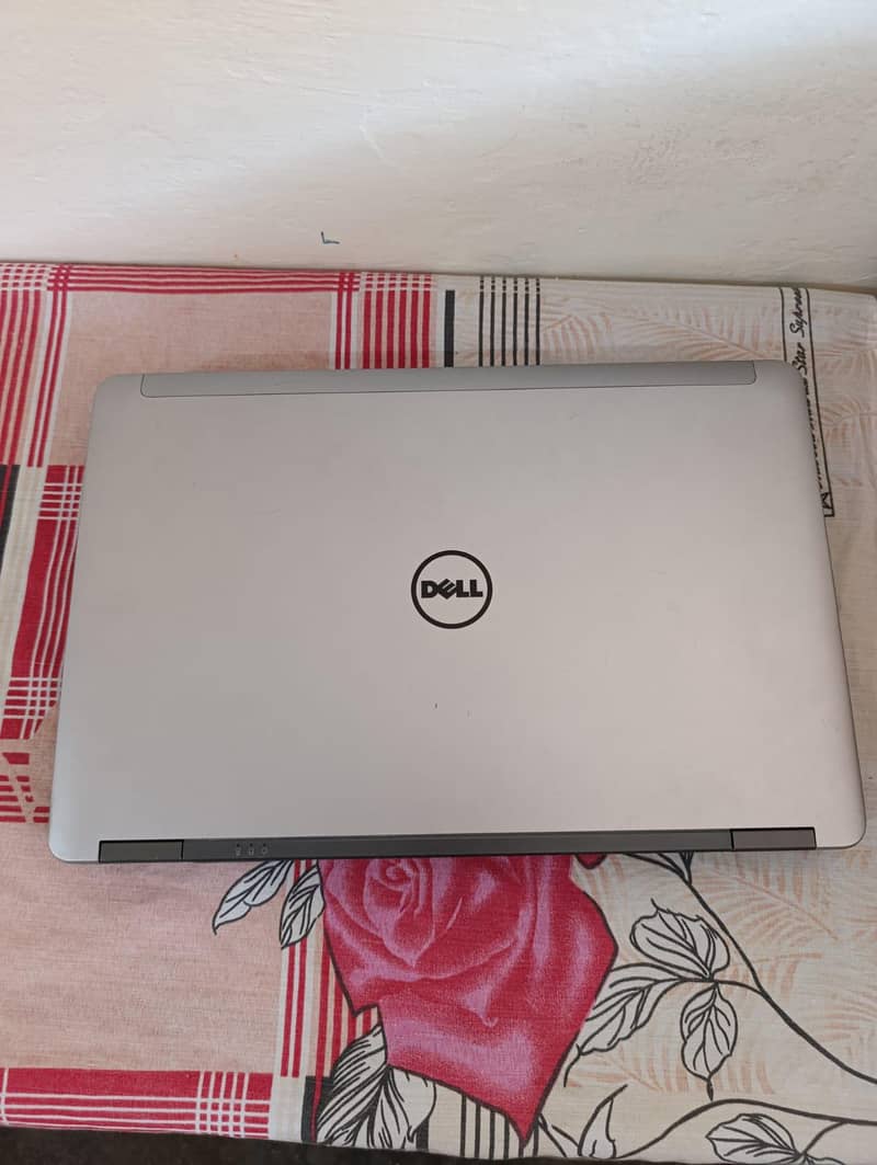 Dell Latitude E6540 5