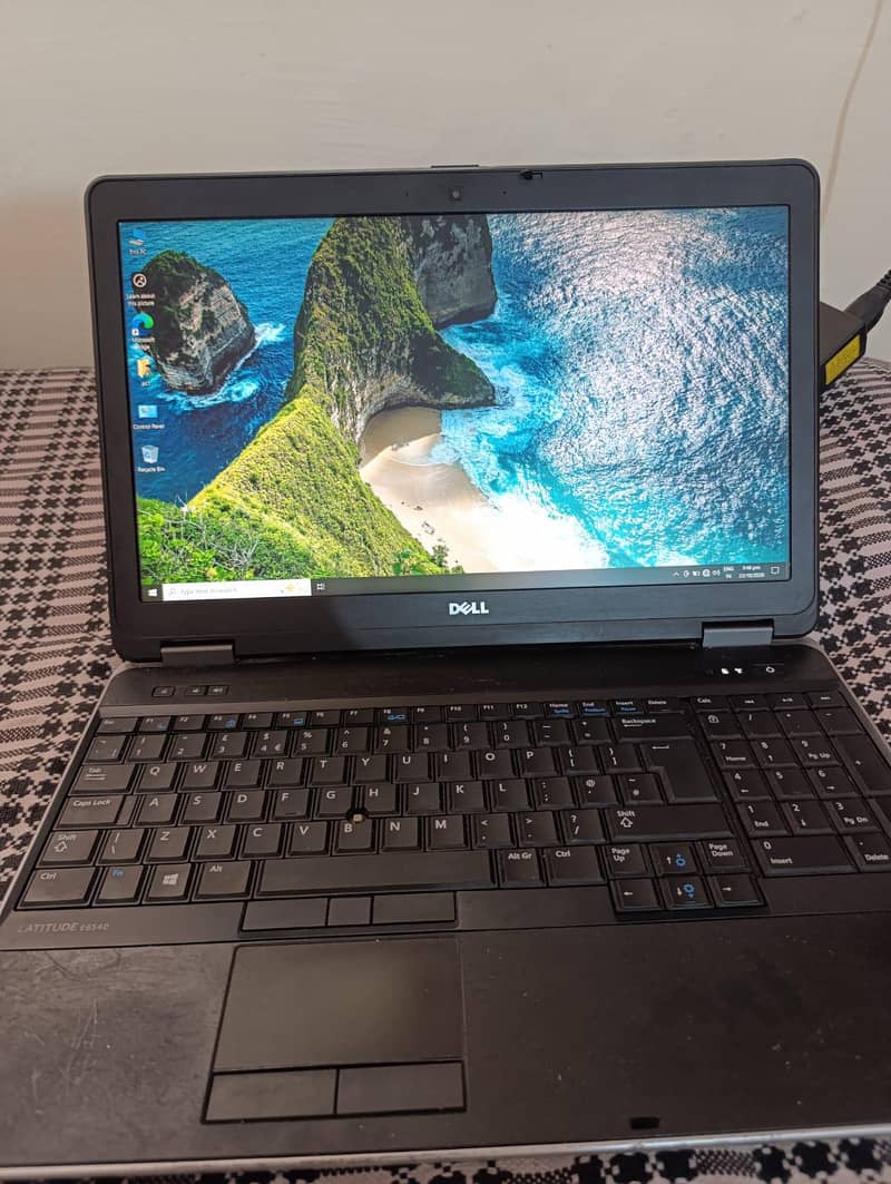 Dell Latitude E6540 8
