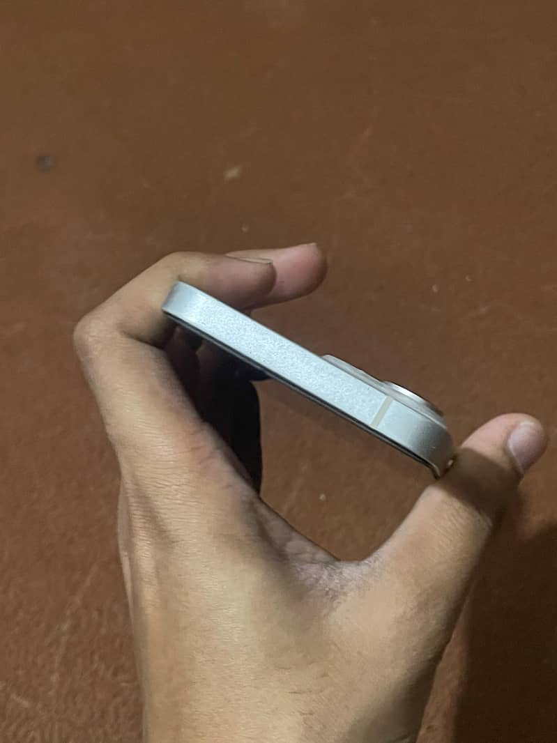 Apple iPhone 14 2