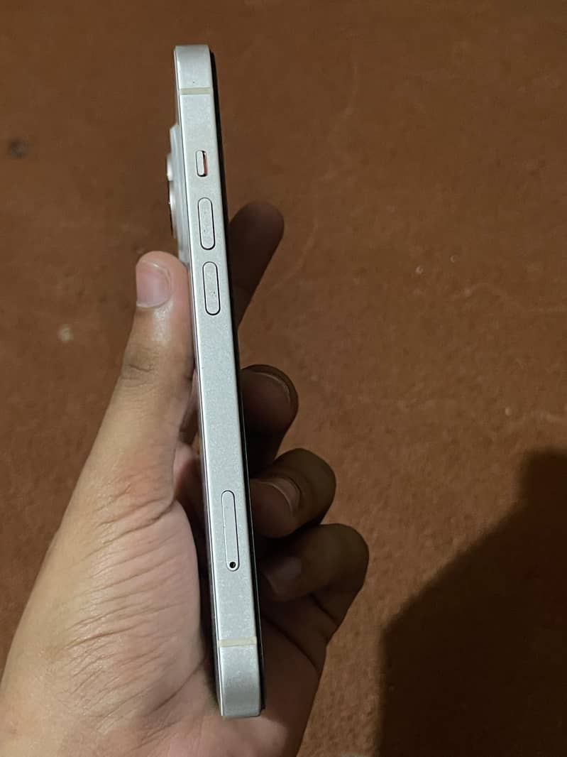 Apple iPhone 14 3