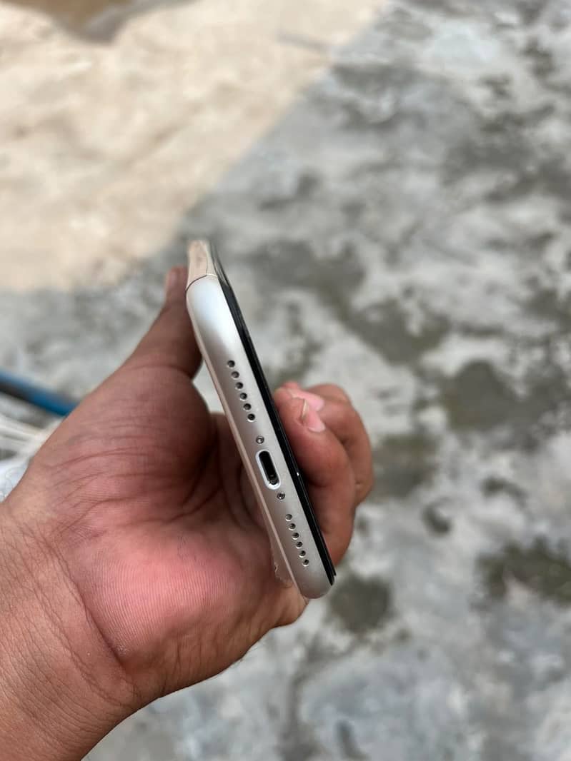 Apple iPhone 11 0