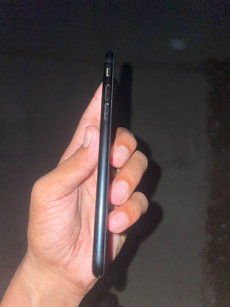Apple iPhone 7 1