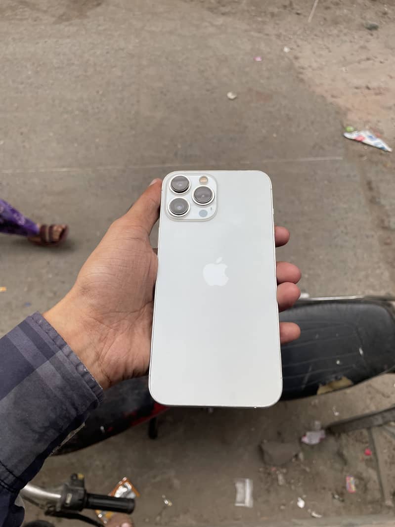 Apple iPhone 13 Pro Max 1