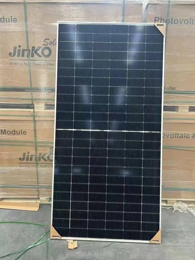 New stock Jinko Bfacial 585watt available. home delivery available.